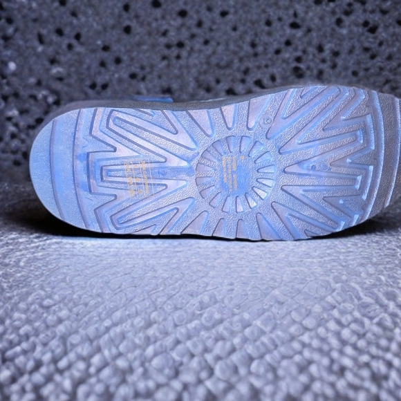 Cape Robbin 'Bayberry' Womens Blue and Gray Fleece Boots - Picture 5 of 5